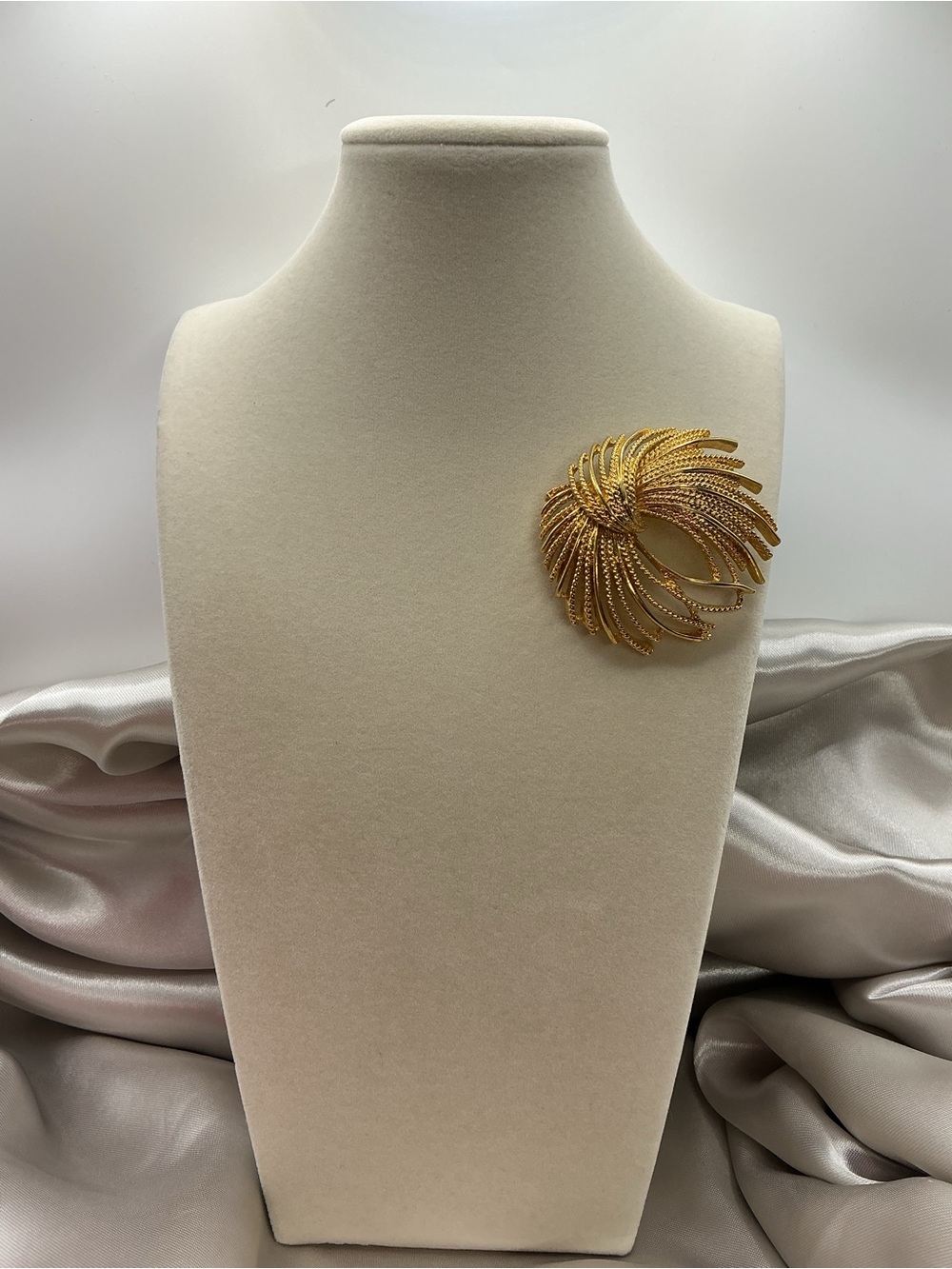 Vintage 1960s Monet Gold Sunburst Brooch - Textured Rope Swirl Pin - Signed